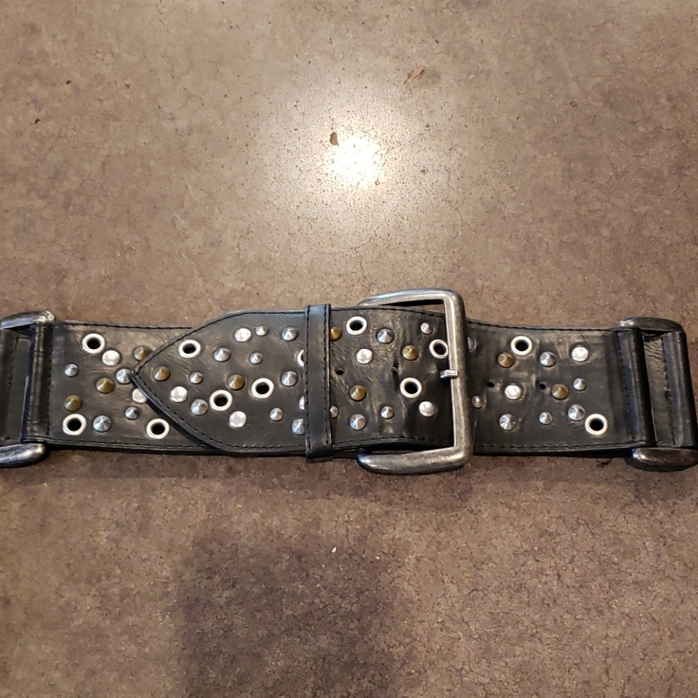 Highwaisted studded Black belt